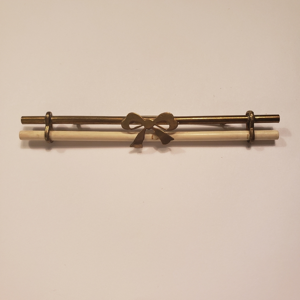 VINTAGE brass and Bone brooch Circle 1940s.